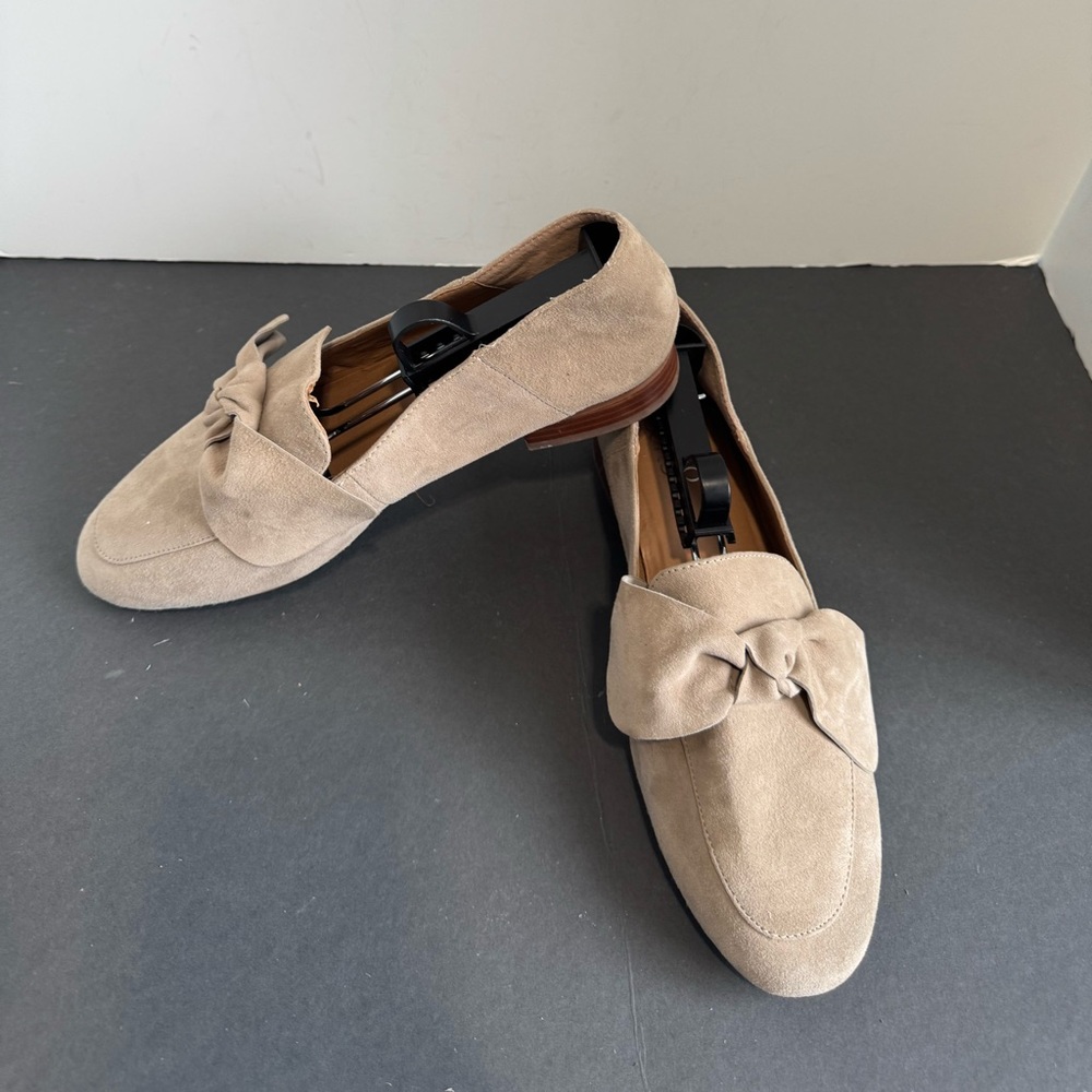Franco Sarto Abyss Beige Suede Loafers with Bow Detail. Size 10M - Picture 10 of 14